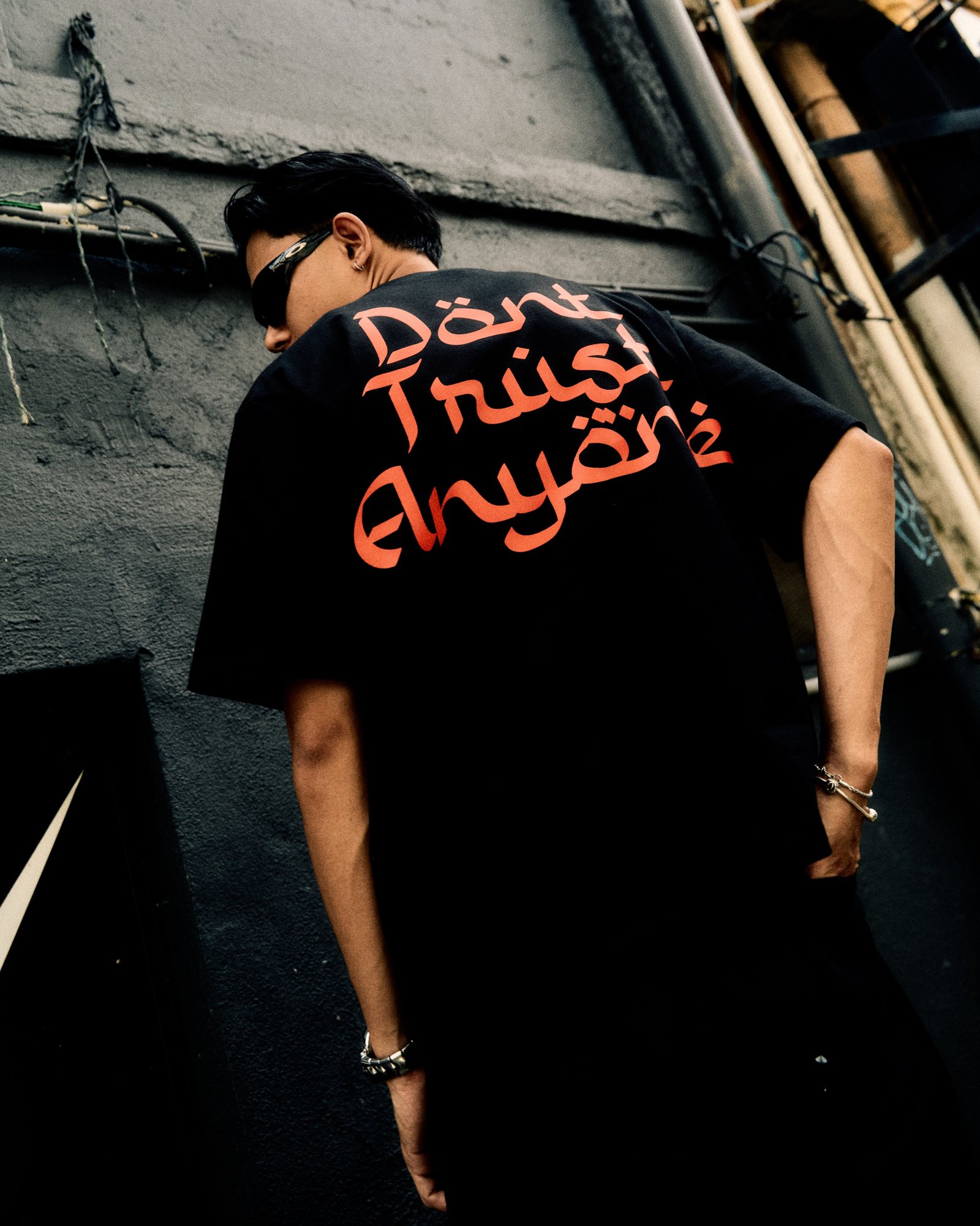 TSHIRT DONT TRUST ANYONE - BLACK